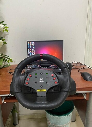 Logitech Momo Racing Oyuncu Direksiyonu 