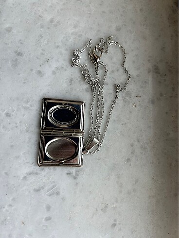 Accessorize kapaklı kolye