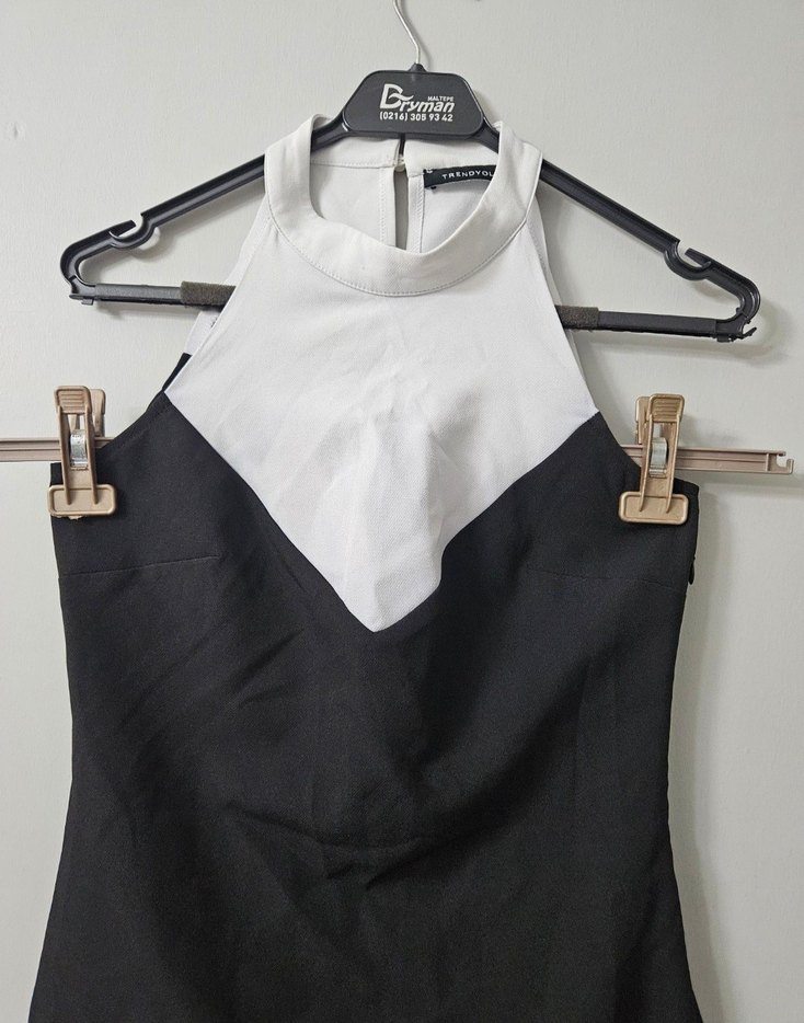 Beyaz Siyah Drapeli Mini Elbise - Görsel 2