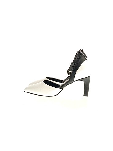 Gusto Stiletto %70 İndirimli.