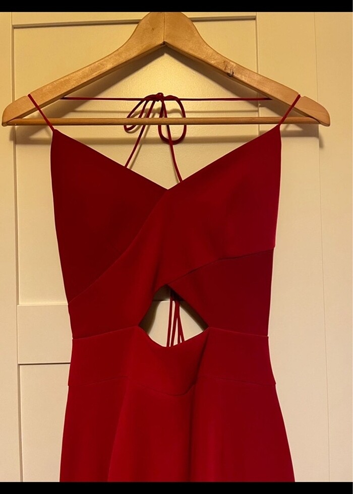 Şık ve Asil Kırmızı Abiye - Görsel 3