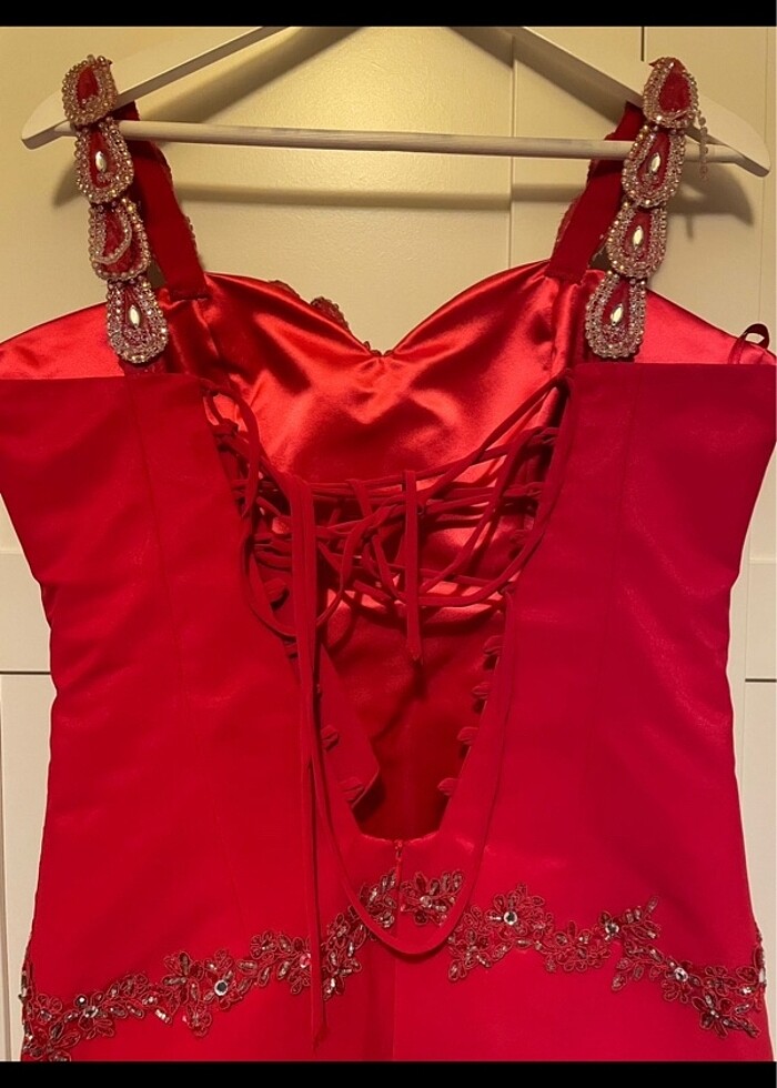 Kırmızı abiye - Görsel 3