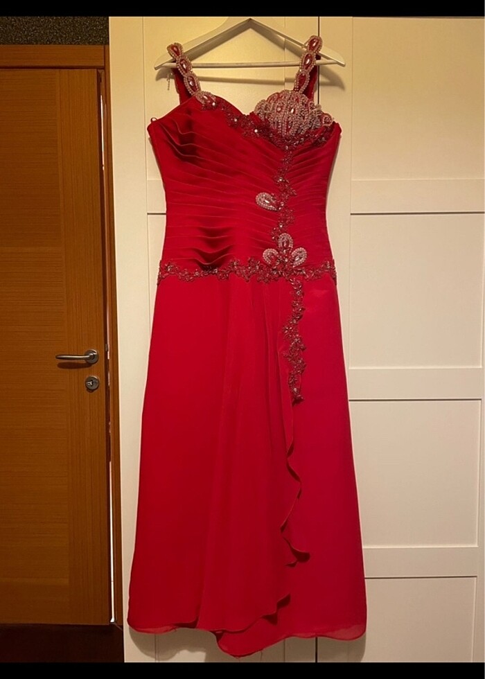 Kırmızı abiye - Görsel 5