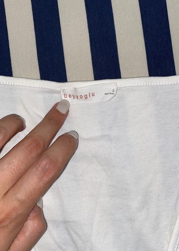 s Beden Beyaz V Yaka Bağcıklı Crop Top