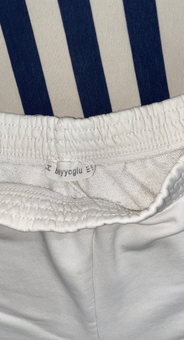 Beyaz Mini Şort - Görsel 3