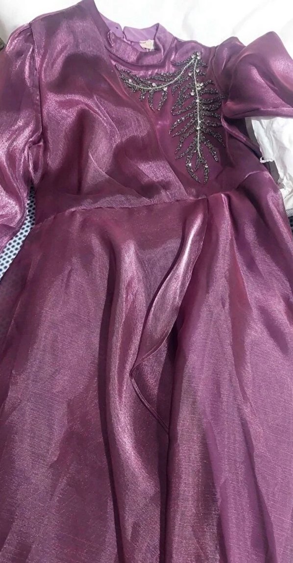 Uzun Mor Yüksek Yakalı Kadın Abiye Elbise - Görsel 4