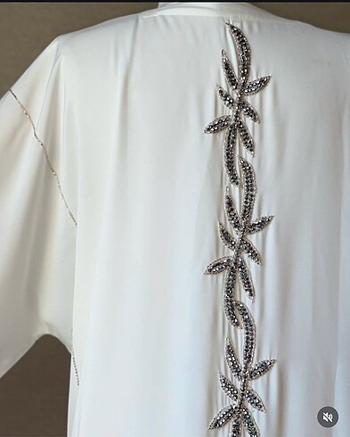 l Beden beyaz Renk Lüks El İşlemeli Beyaz Abaya ? Dubai Üretimi, Kuşak ve Şal Dahil