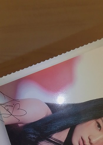 Jisoo ufak hasarli büyük photocard - Görsel 3
