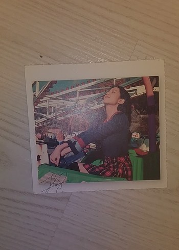 Jisoo ufak hasarli büyük photocard - Görsel 2