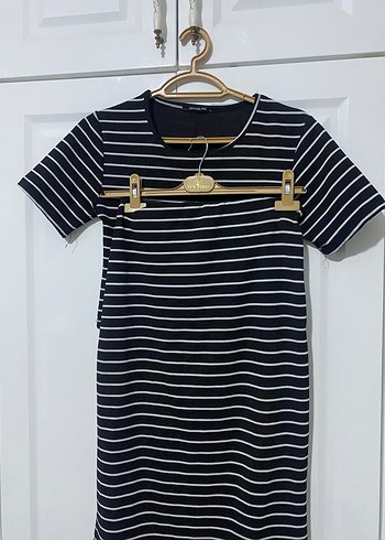 Çizgili Siyah beyaz üst ve etek takım - Görsel 5