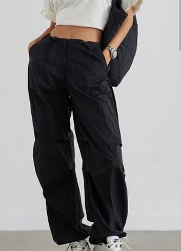 Siyah Paraşüt pantolon urban Outfitters 
