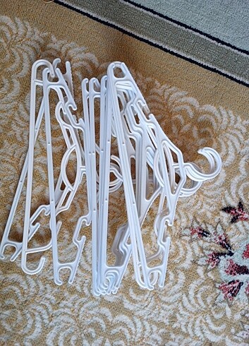 Tertemiz, sağlam , kaliteli plastikten çocuk askısı 