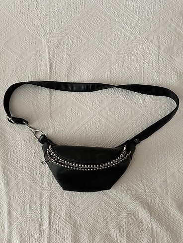 Stradivarius zımbalı siyah bel çantası