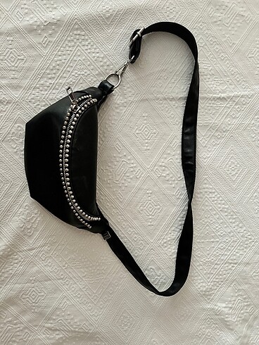 Beden Stradivarius zımbalı siyah bel çantası