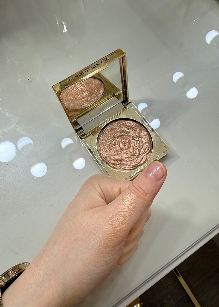 Revolution Pro Golden Rose Higlither Aydınlatıcı - Görsel 2