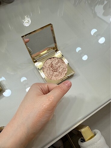 Revolution Pro Higlither Aydınlatıcı Golden Rose rengi - Görsel 4