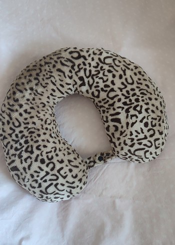 Leopar Desenli Kahverengi seyehat yastığı