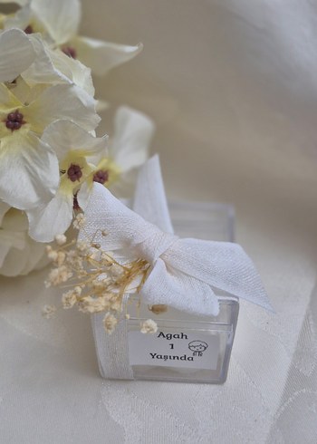 Beyaz Kurdeleli Hediye Kutusu - Görsel 4