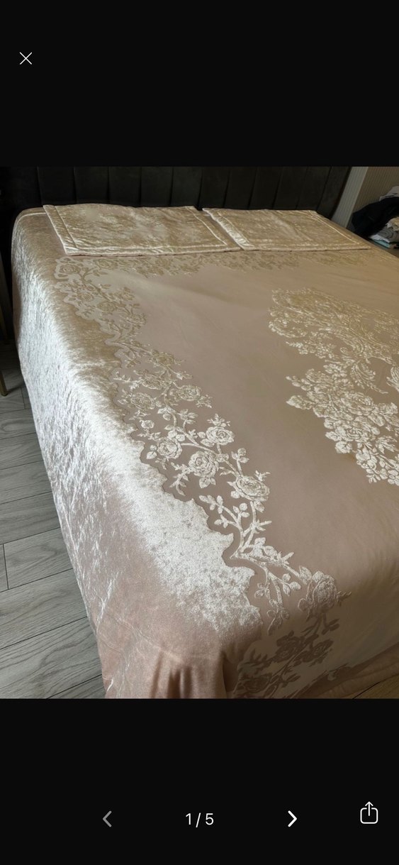 İşlemeli pudra rengi kadife Karaca marka yatak örtüsü 2 kere ser - Görsel 2