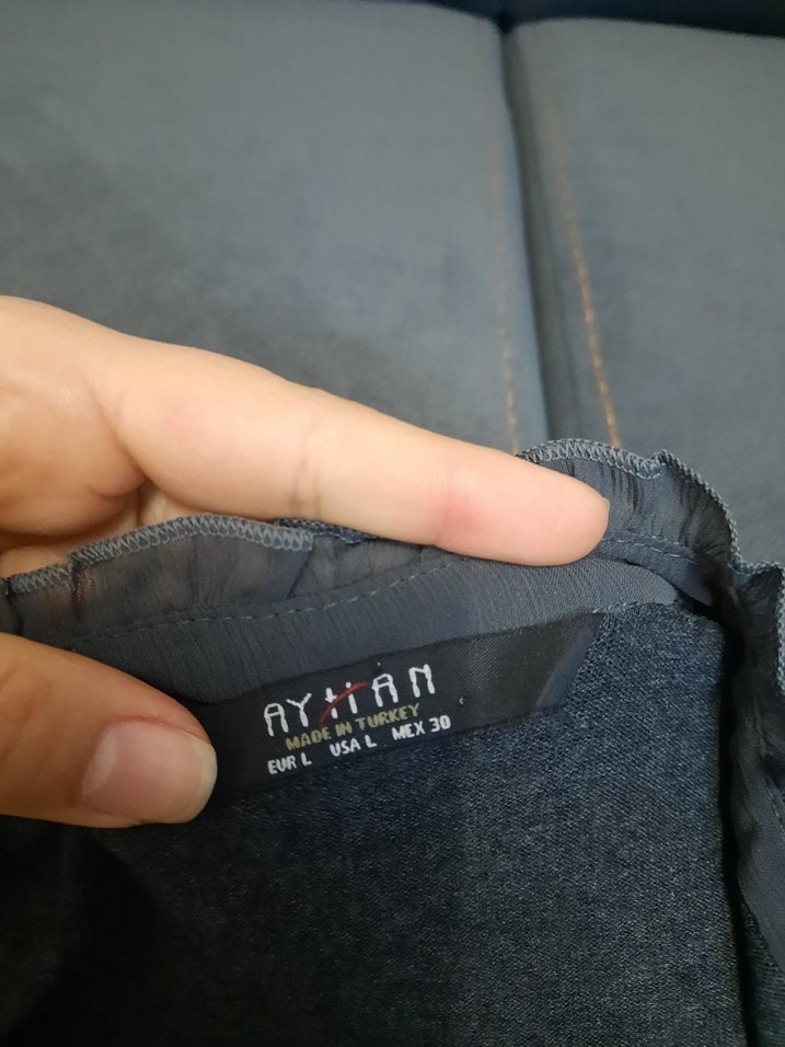 Gri Mini Denim V Yaka Fırfırlı Bluz - Görsel 2