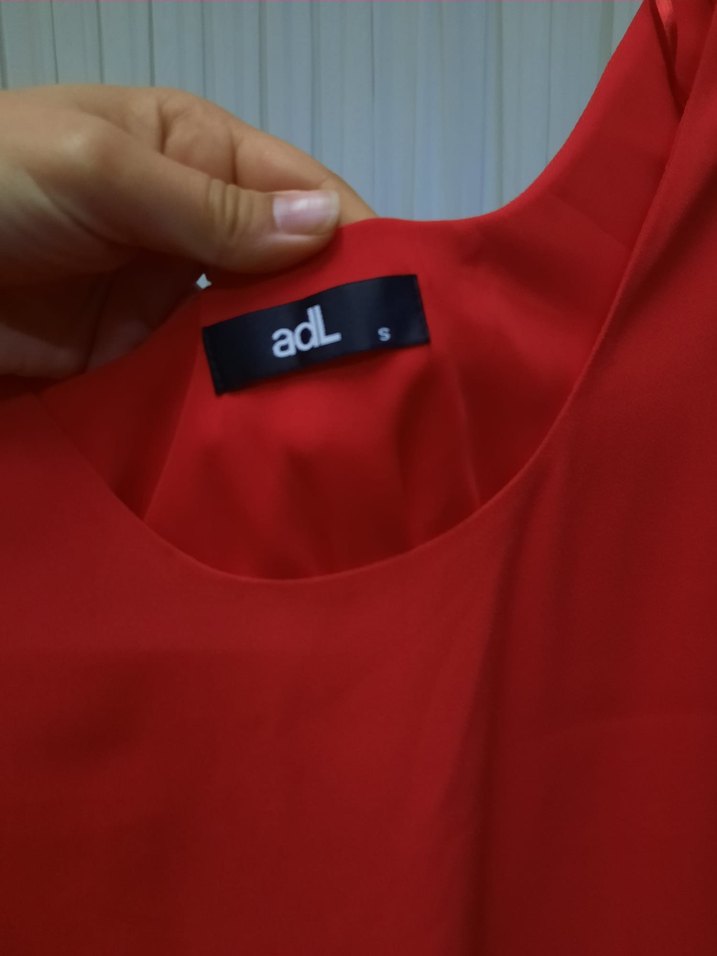 Kırmızı V Yaka Kolsuz Mini Bluz - Görsel 2