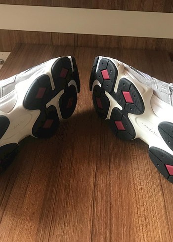 New Balance 9060 Gri Unisex Ayakkabı - Görsel 5