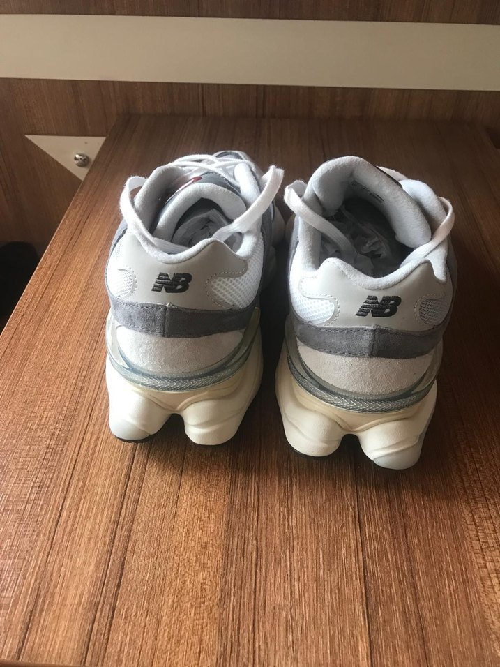 New Balance 9060 Gri Unisex Ayakkabı - Görsel 4