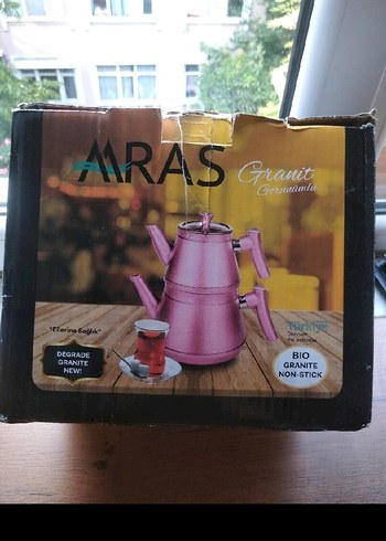 Altın Saplı Beyaz Çaydanlık - Görsel 2