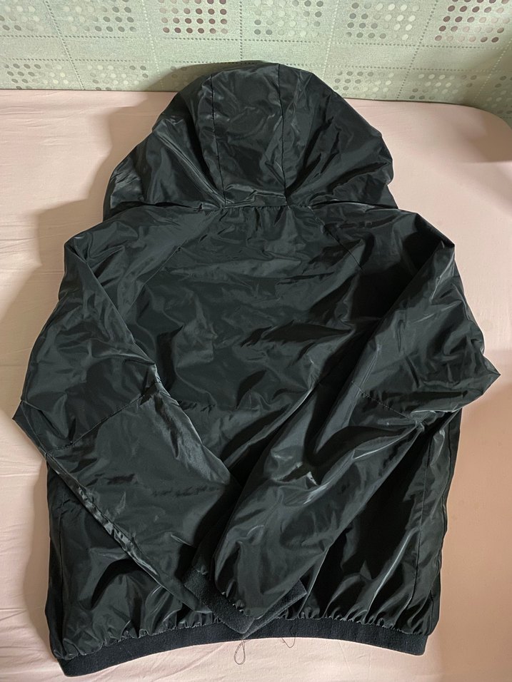 Siyah Yağmurluk - Görsel 2