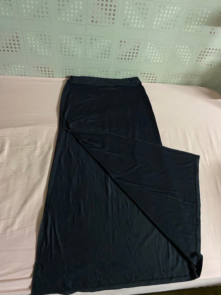 Siyah Uzun Yırtmaçlı Etek - Görsel 3