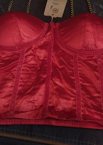 Zincir Detaylı Kırmızı Straplez Büstiyer - Görsel 3