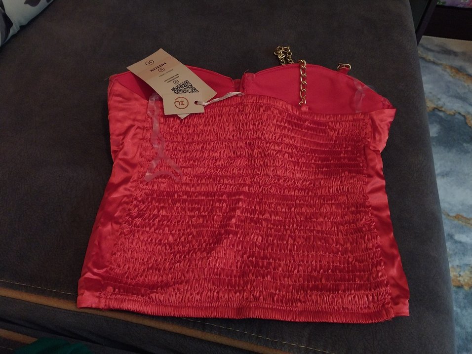 Zincir Detaylı Kırmızı Saten Straplez Bustiyer - Görsel 4