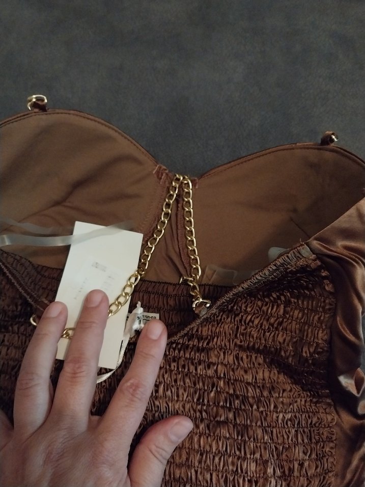 Zincir Detaylı Kahverengi saten  Straplez Büstiyer - Görsel 3