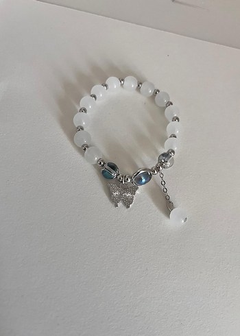 Beyaz Boncuklu Kelebek Detaylı Bileklik
