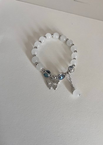 Beyaz Boncuklu Kelebek Detaylı Bileklik