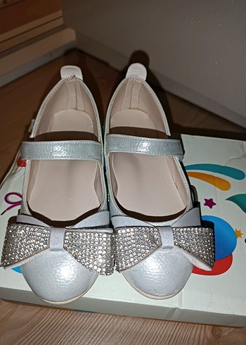 Taşlı Fiyonklu Gri Babet Ayakkabı