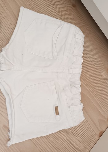 4 Yaş Beden beyaz Renk Nakışlı Beyaz Rahat Kesim Kız Kot Şort
