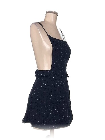 H&M H&M Kısa Elbise %70 İndirimli.