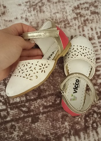 23 Beden Kız Çocuk Beyaz Desenli Velcro Sandalet