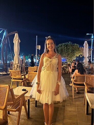 bekarlığa veda için beyaz tütü elbise