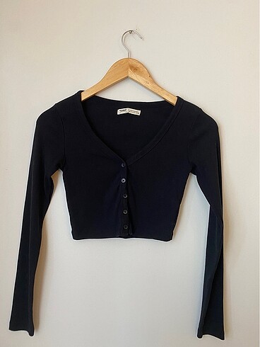 Pull and Bear Dugme Detayli Crop Siyah Bluz