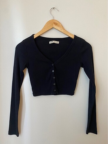 s Beden Pull and Bear Dugme Detayli Crop Siyah Bluz