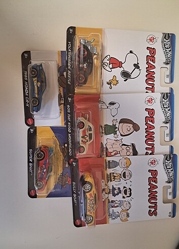 HOT WHEELS PEANUTS SNOOPY 5 Lİ SET