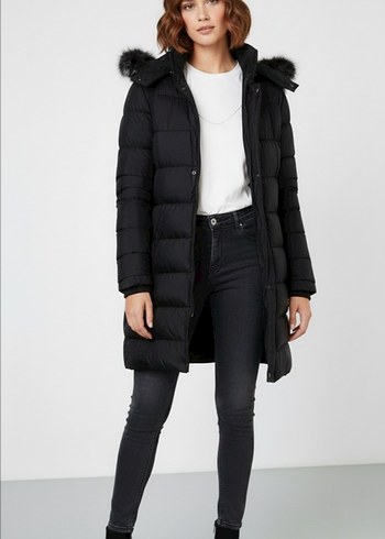 Siyah Kürklü Kapüşonlu Kadın Kış Montu - Görsel 3