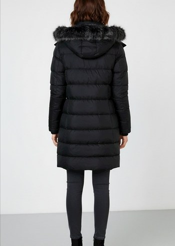 Siyah Kürklü Kapüşonlu Kadın Kış Montu - Görsel 2