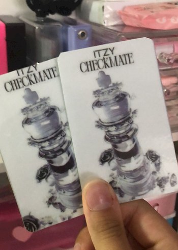 Beden Itzy checkmate yuna ve chaeyong