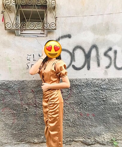 Kısa kollu yırtmaçlı abiye