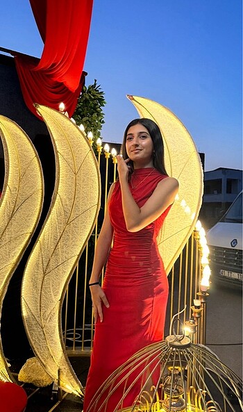 Diğer Kırmızı askılı drapeli yırtmaçlı elbise