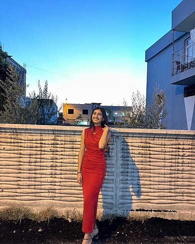 s Beden Kırmızı askılı drapeli yırtmaçlı elbise