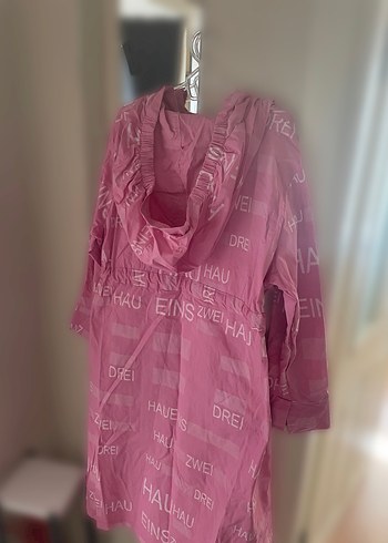 Kızlar için Pembe Kapüşonlu Düğmeli Yağmurluk - Görsel 3